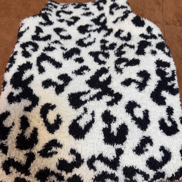 Ugg Sweater - Picture 2 of 4